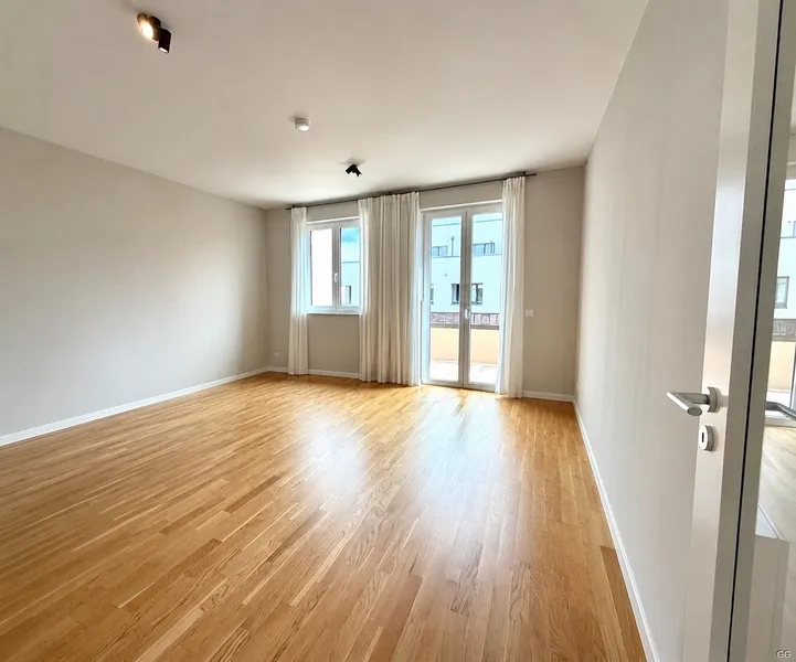 Dachterrasse und Balkon: großzügige 2-Zimmer-Wohnung mit hochwertiger Einbauküche und Aufzug — photo 1